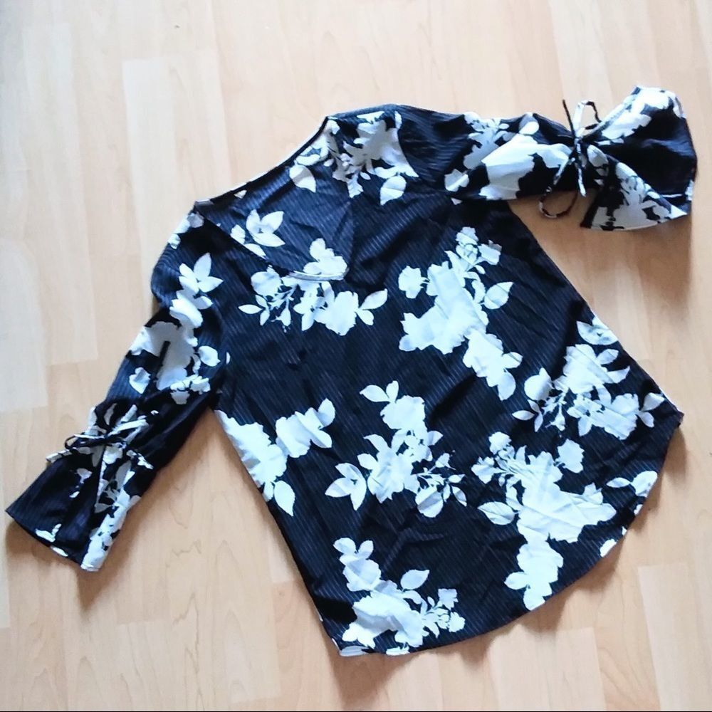 Floral V Neck Bell Sleeves Blouse